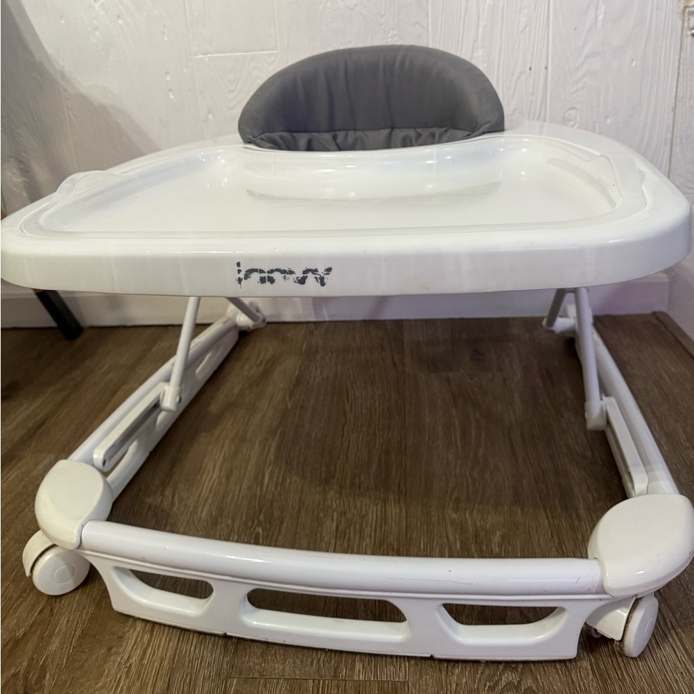 Joovy foldable baby walker